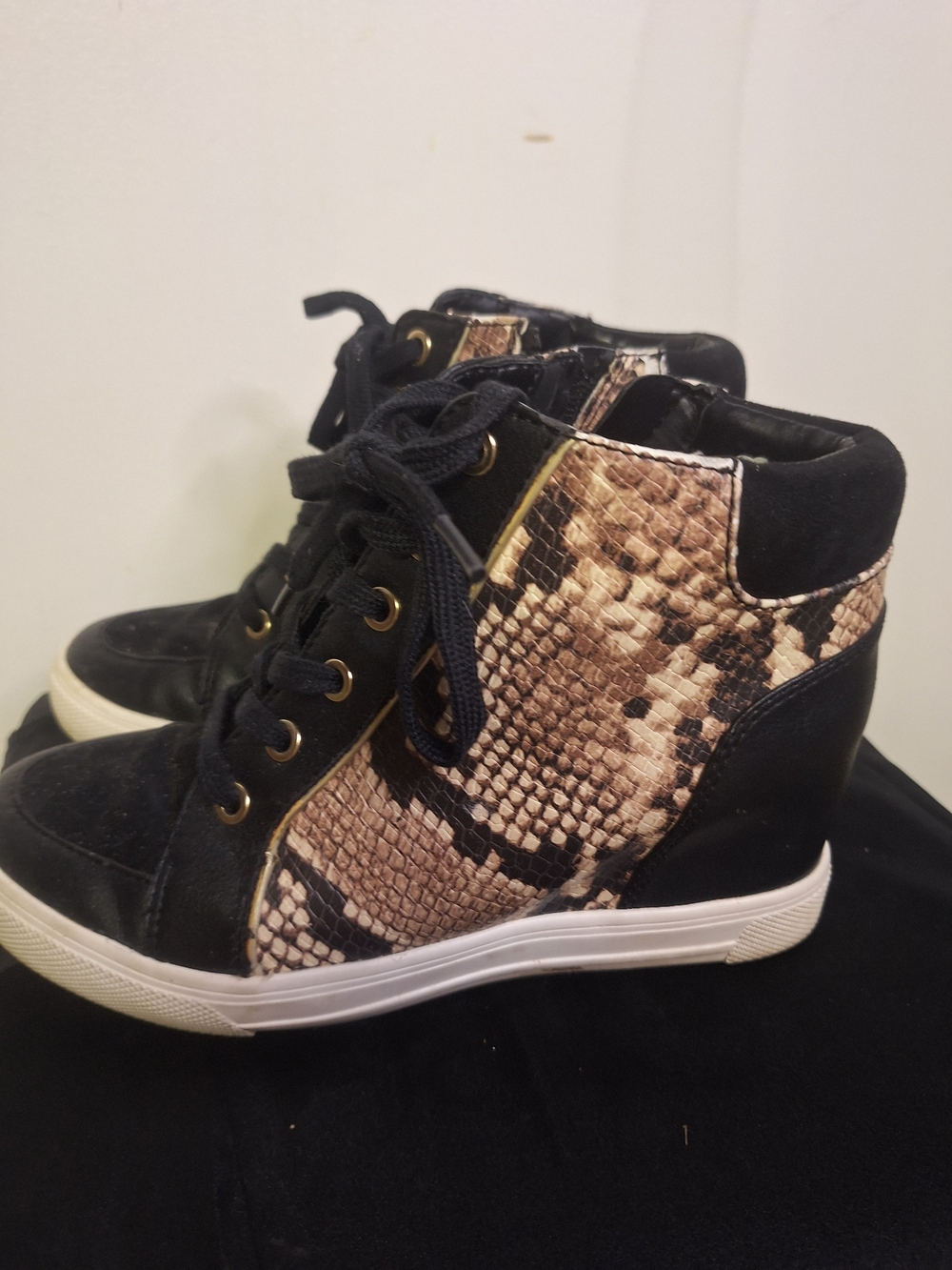 Women’s High-Top Wedge Sneaker in Black and Snake Print Size 7